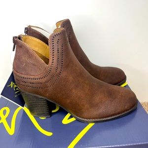 NWT Natural Soul Brown Boots